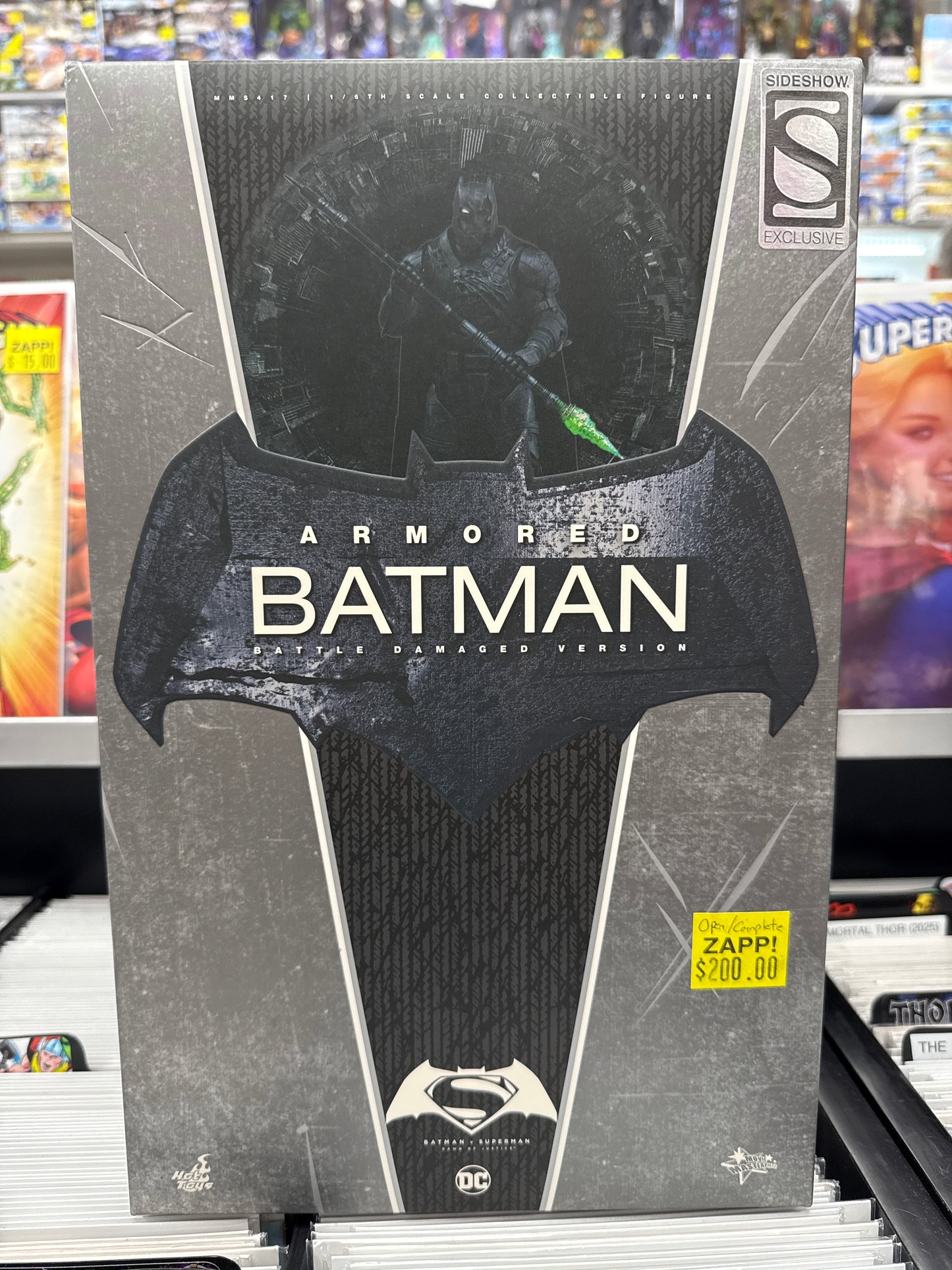Hot Toys Batman v Superman Dawn of Justice Armored Batman Battle Damaged Version MMS417 1/6 Scale (Open Box/Complete)
