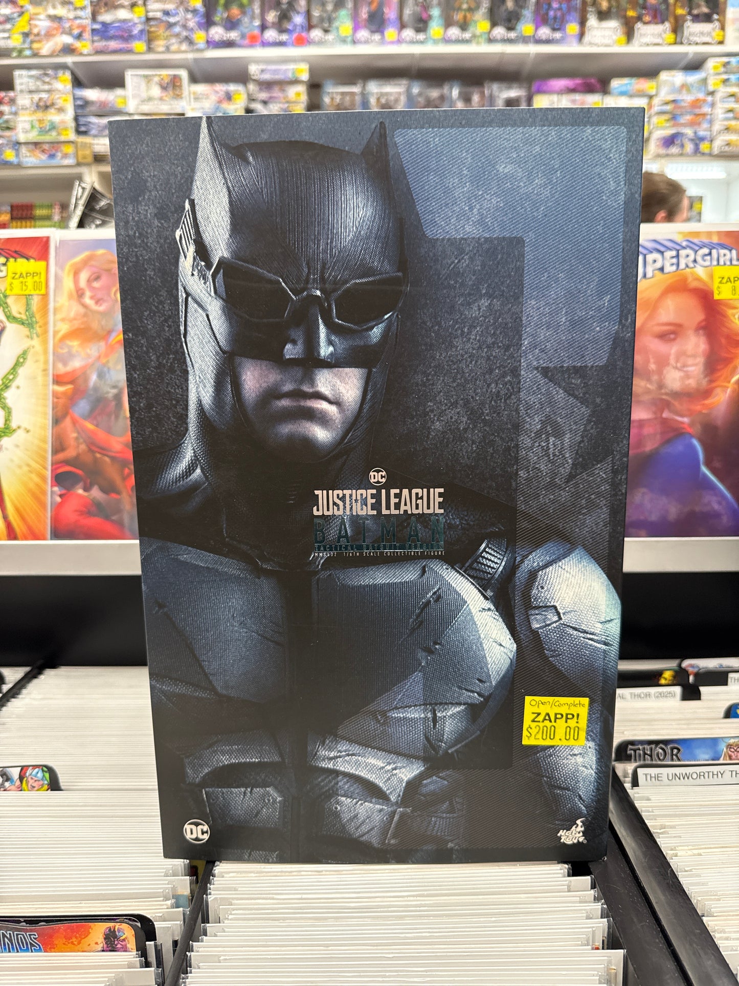 Hot Toys Justice League Batman Tactical Batsuit Version MMS432 1/6 Scale (Open Box/Complete)