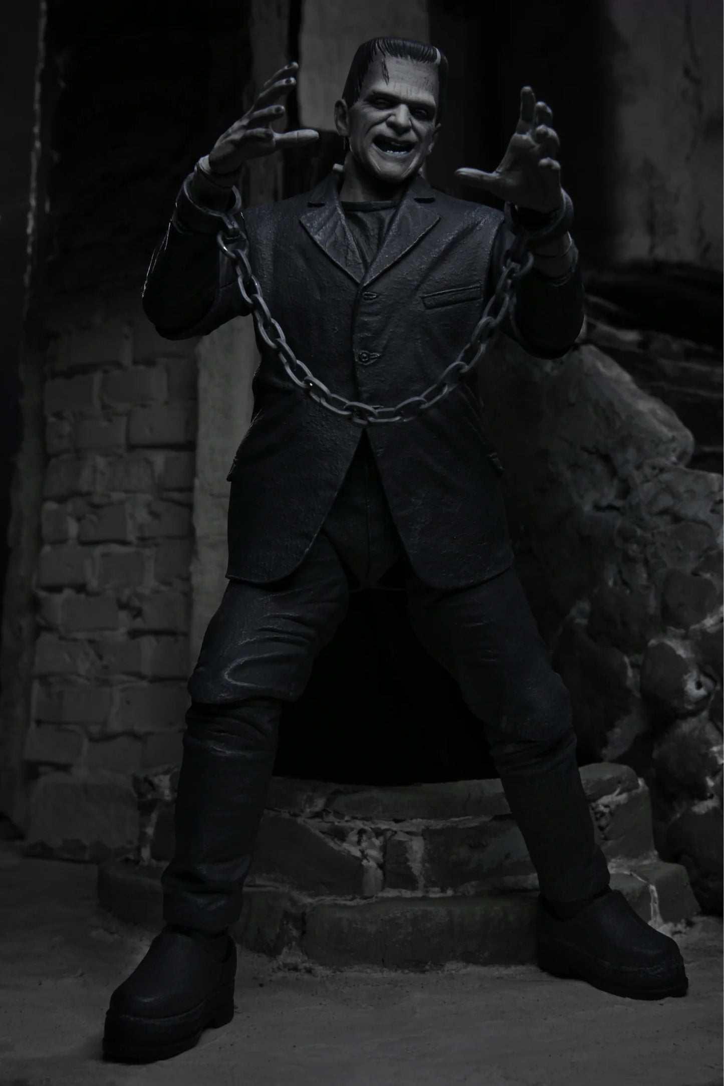 Universal Monsters Ultimate Frankenstein's Monster (Black and White) 7" Scale Figure