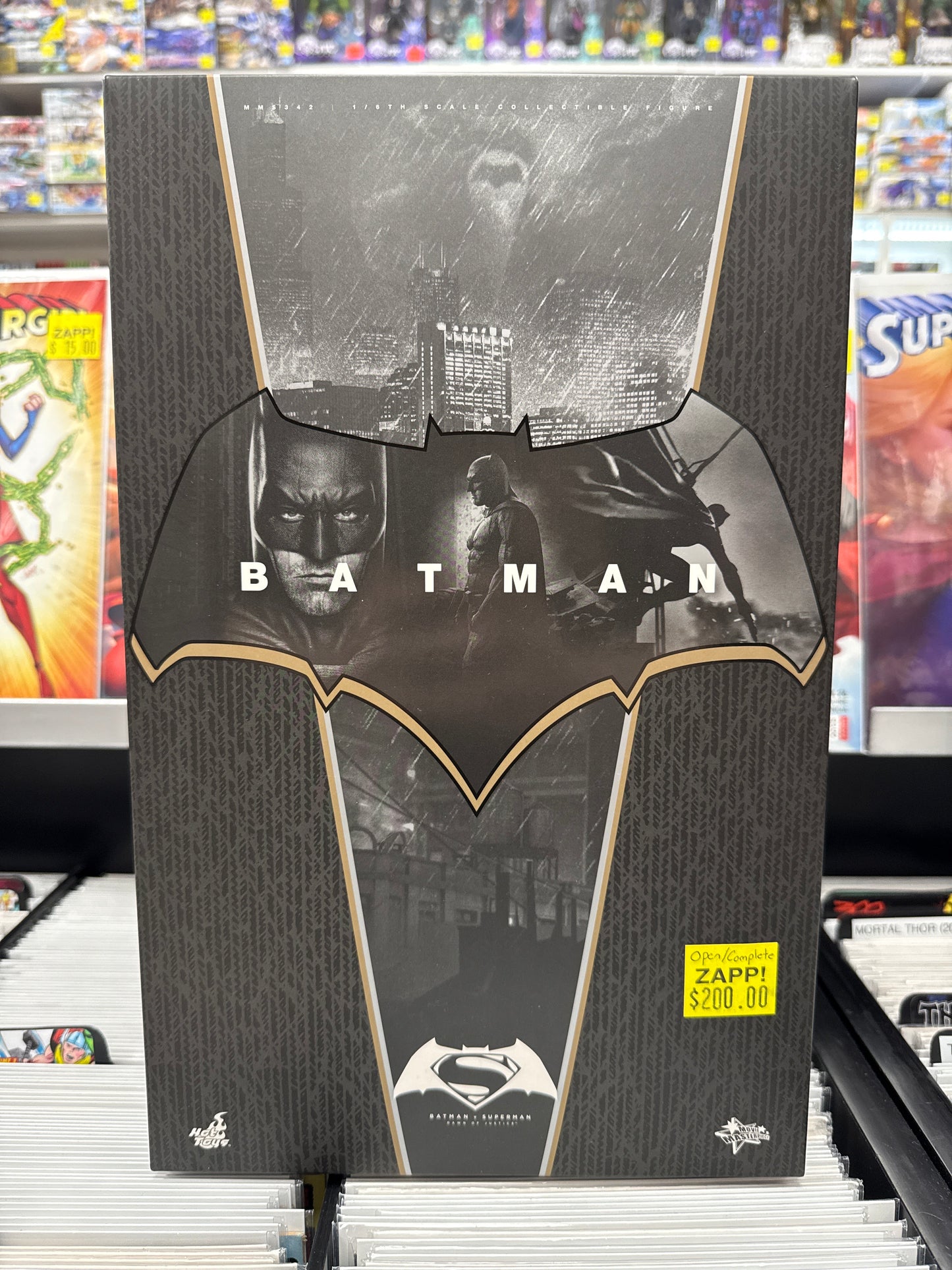 Hot Toys Batman v Superman Dawn of Justice Batman MMS342 1/6 Scale (Open Box/Complete)