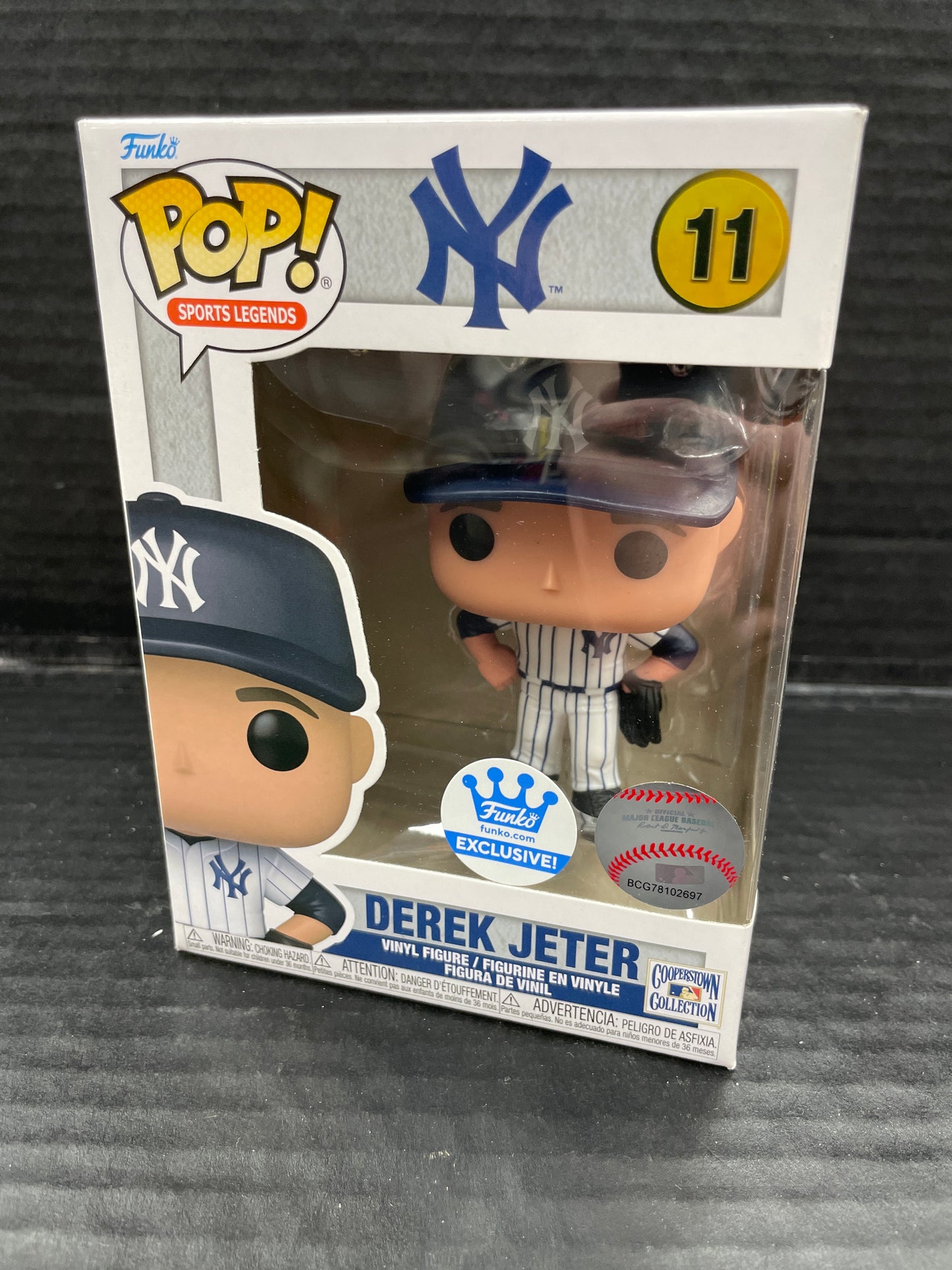 Funko Pop! MLB Derek Jeter 11 Funko Shop Exclusive (Grade A-)