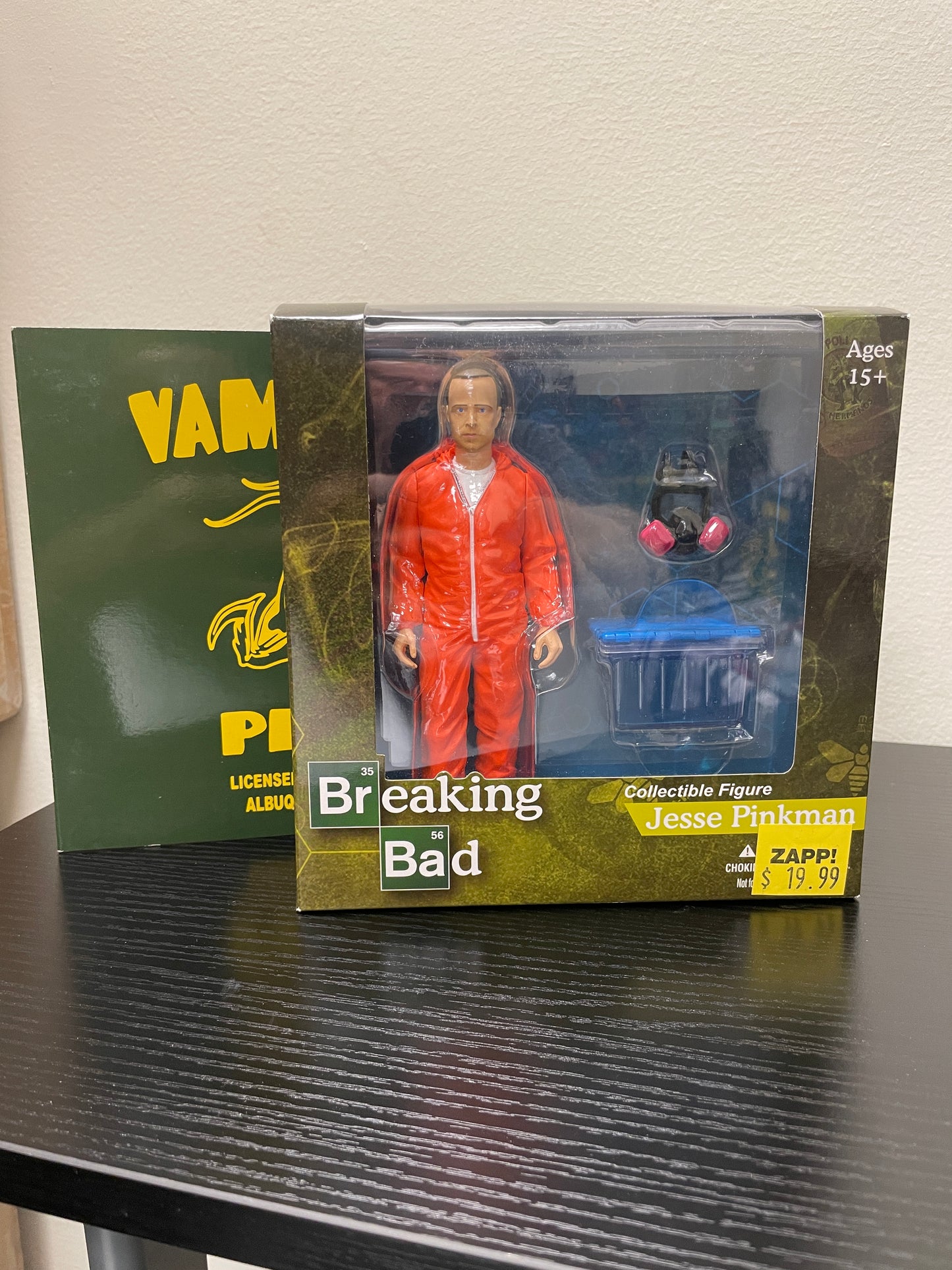 Mezco Toys Breaking Bad Jessie Pinkman Orange Suit 2014 (Small Tear in slip cover)