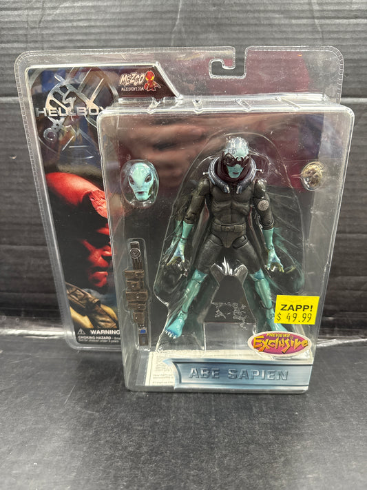 Mezco Hellboy (Movie) Abe Sapien Previews Exclusive 2004 (Damaged Box)