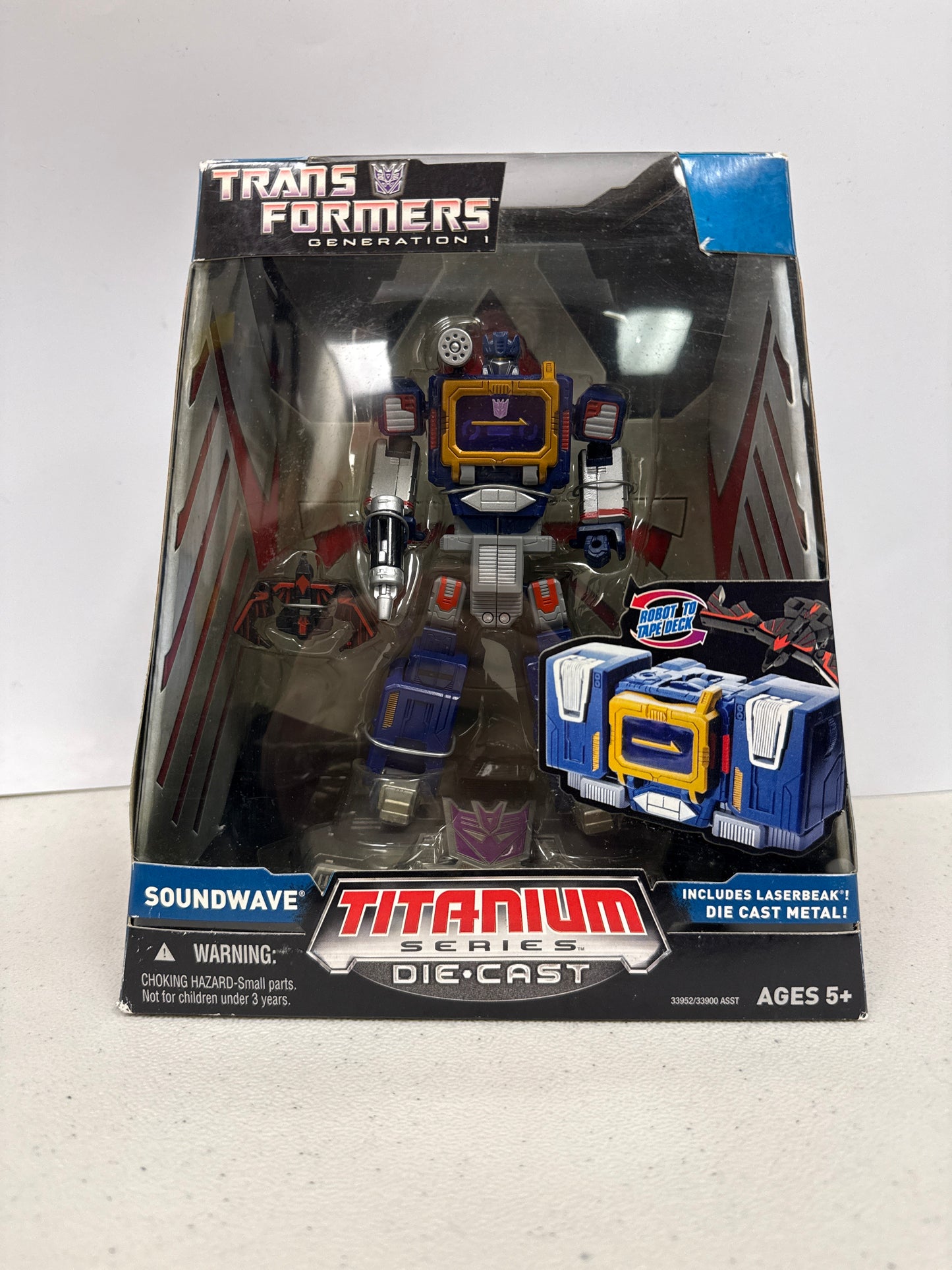 Transformers Generation 1 Titanium Series Die Cast Soundwave 2006 (Non-Mint Box)