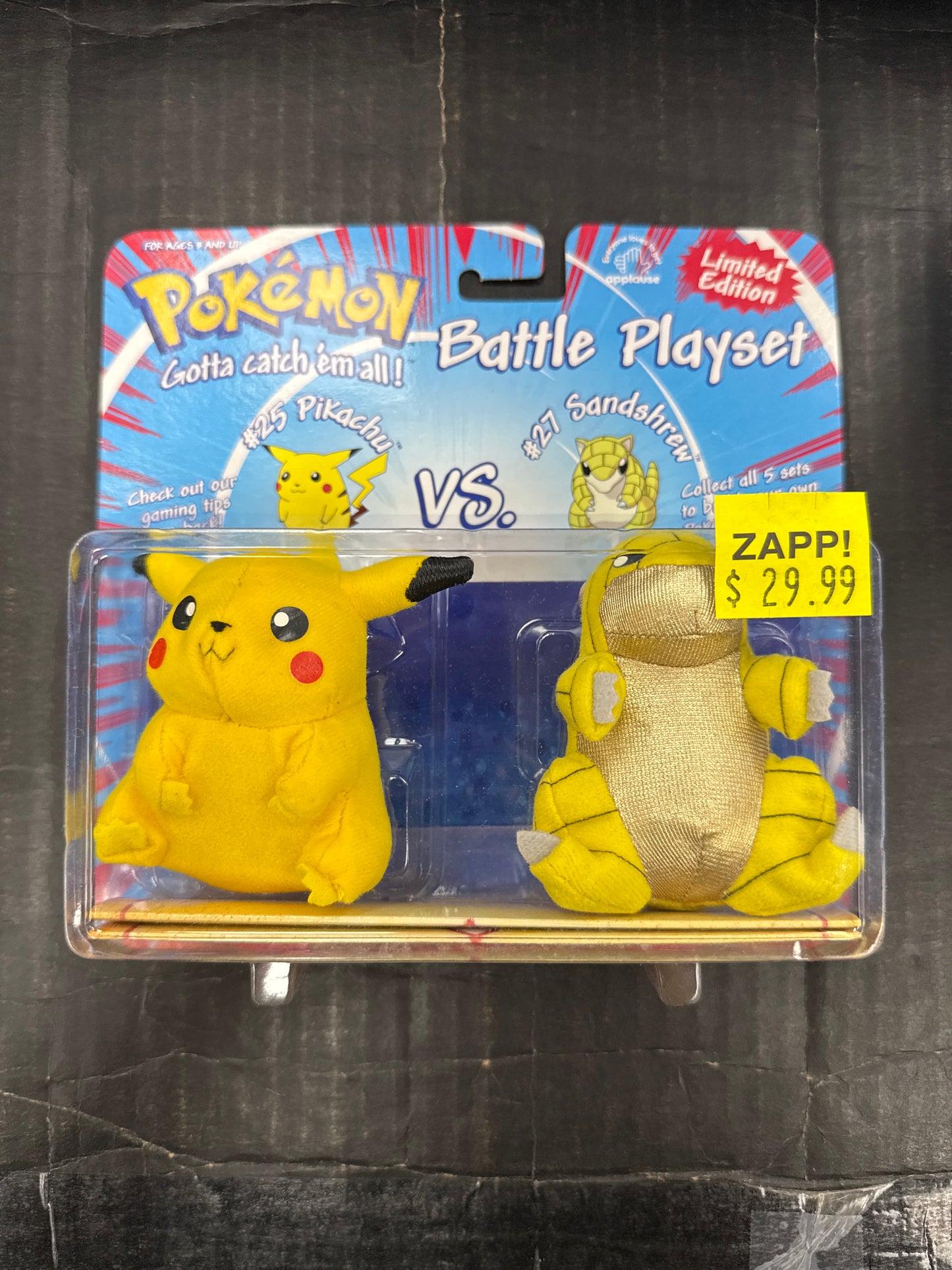 Pokémon Battle Playset Pikachu vs Sandshrew Plush Applause 1998