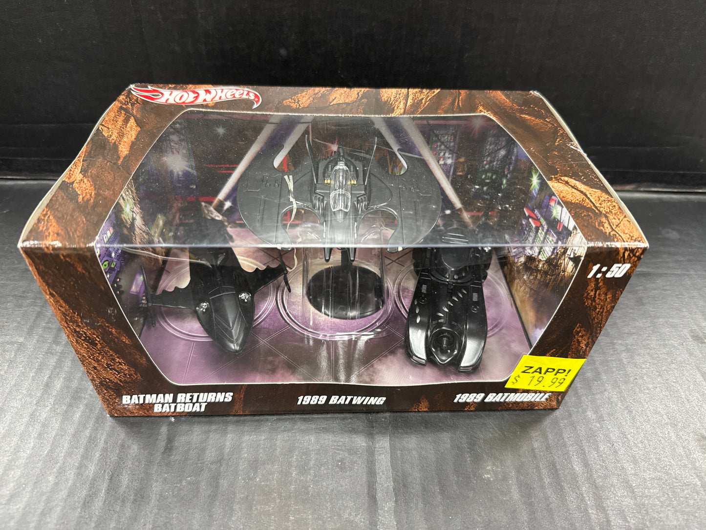 Hot Wheels Batman Batmobile 3 Pack - Batman Returns Batboat, 1989 Batwing, 1989 Batmobile (Batwing Loose in Package)