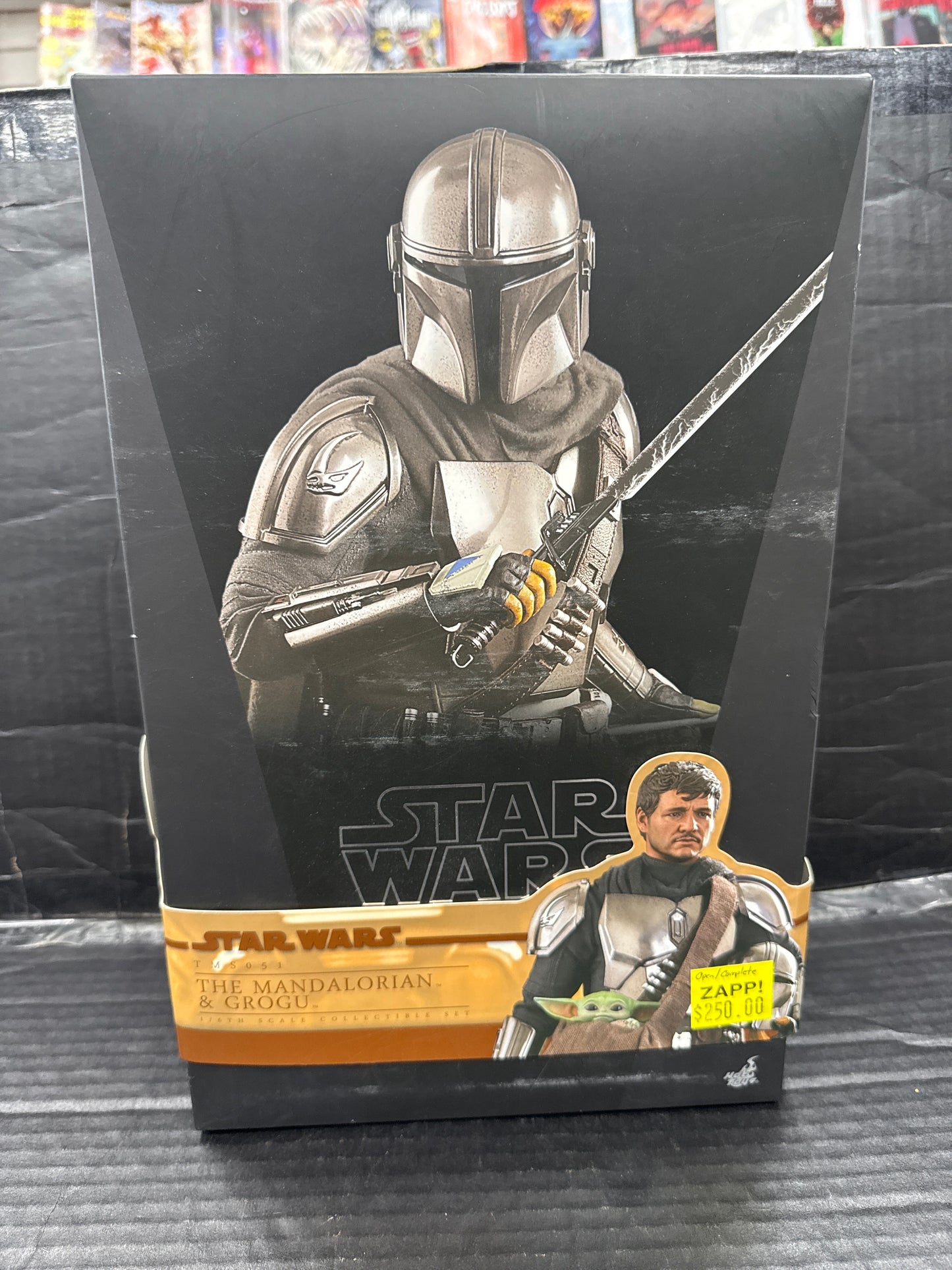 Hot Toys Star Wars The Mandalorian & Grogu TMS051 1/6 Scale (Open Box/Complete)