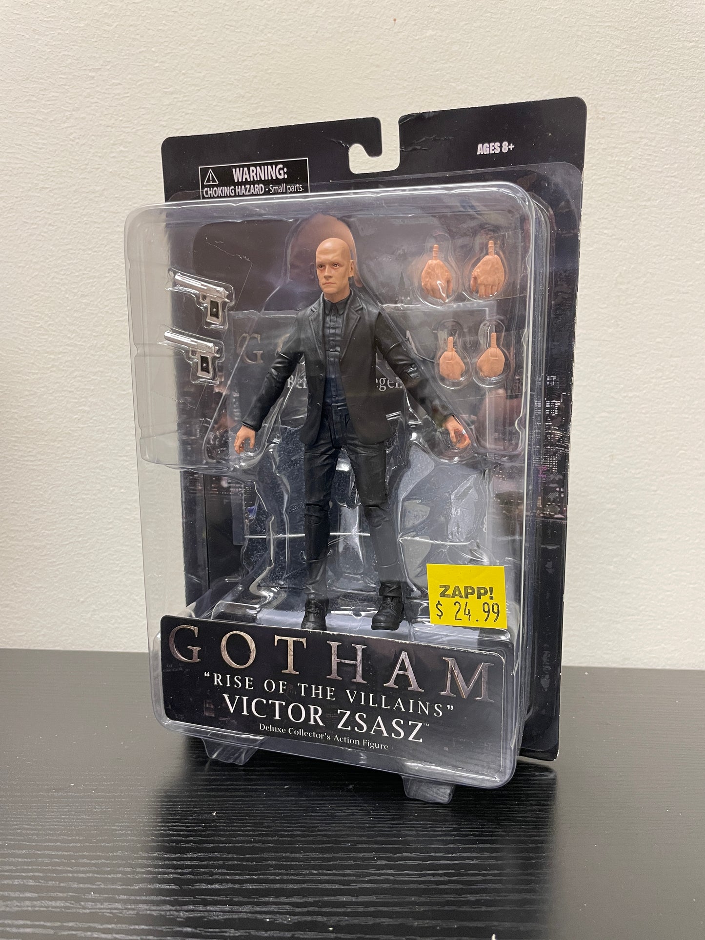 Diamond Select Toys Gotham "Rise of the Villians" Victor Zsasz Deluxe Collector's Figure