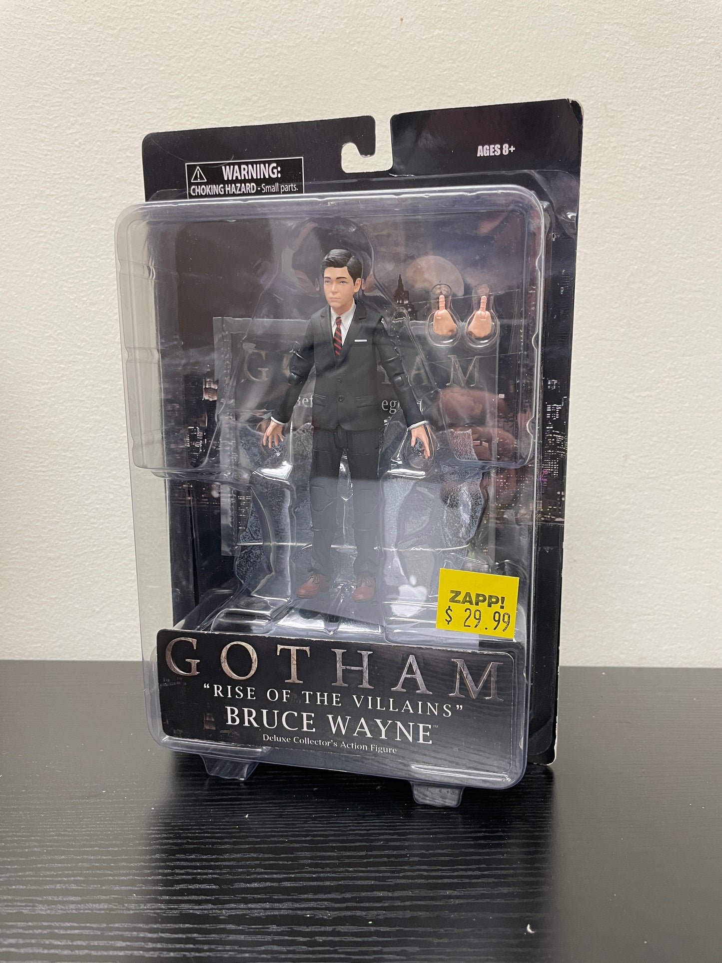 Diamond Select Toys Gotham "Rise of the Villians" Bruce Wayne Deluxe Collector's Figure